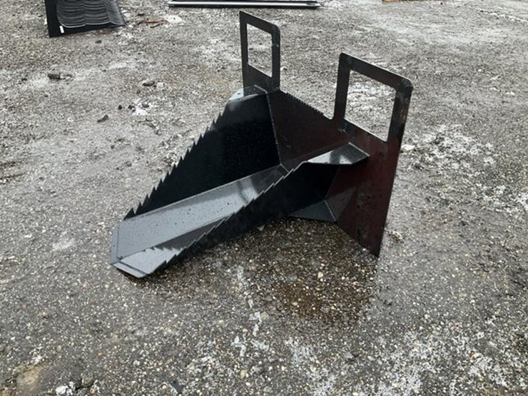 #1362-•-unused-kc-40"-in-skid-steer-spade-bucket-image-1