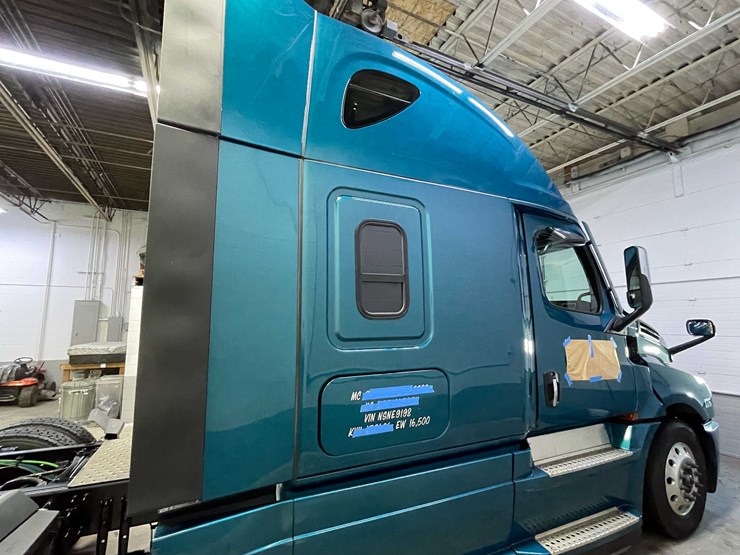 #6223-•-2022-freightliner-cascadia-semi-truck-(title-in-delay)-image-23