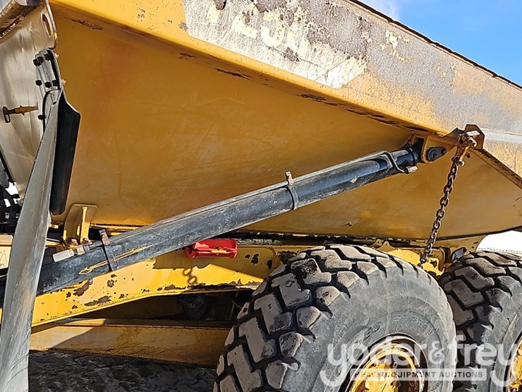 2016-caterpillar-725c2-image-15