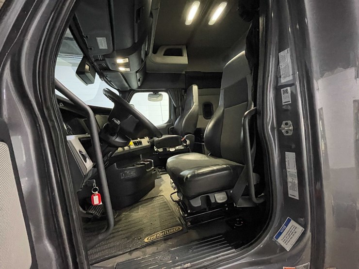 #6225-•-2021-freightliner-cascadia-semi-truck-(title-in-delay)-image-69