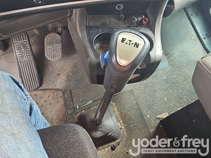 2009-kenworth-w900-image-37