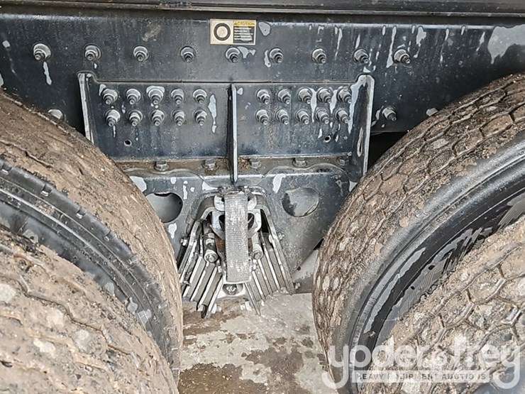 2021-peterbilt-567-image-16