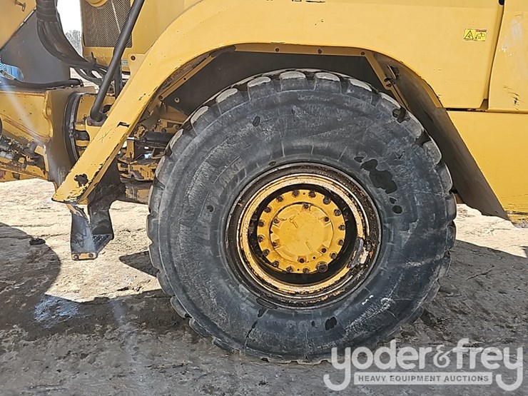 2016-caterpillar-725c2-image-11