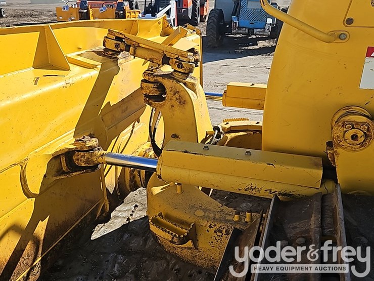 2023-komatsu-d71px-24-image-18