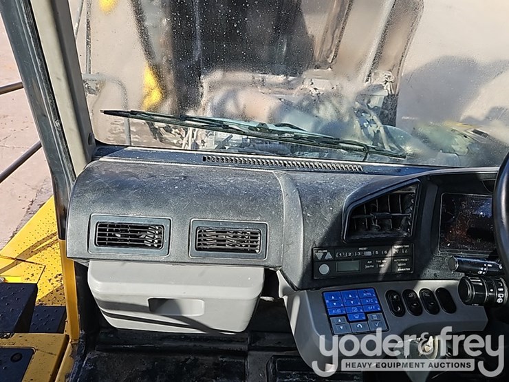 2015-komatsu-hm400-image-32