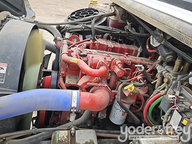 2022-freightliner-m2-106-image-23