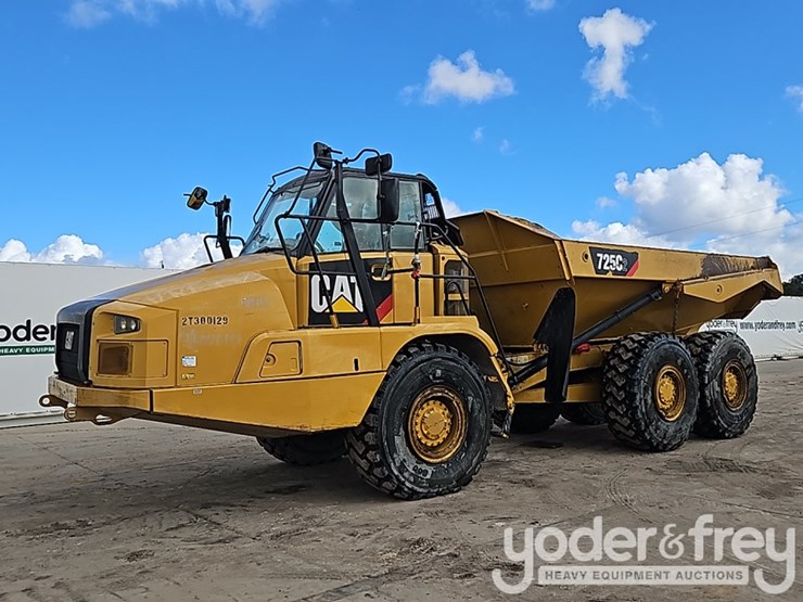 2016-caterpillar-725c2-image-1
