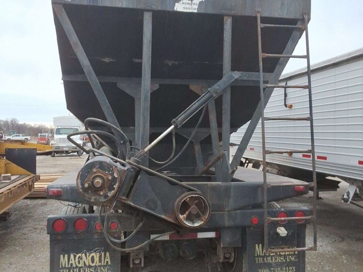 adams-semi-dry-fertilizer-tender-with-engine,-side-auger-unload-image-7