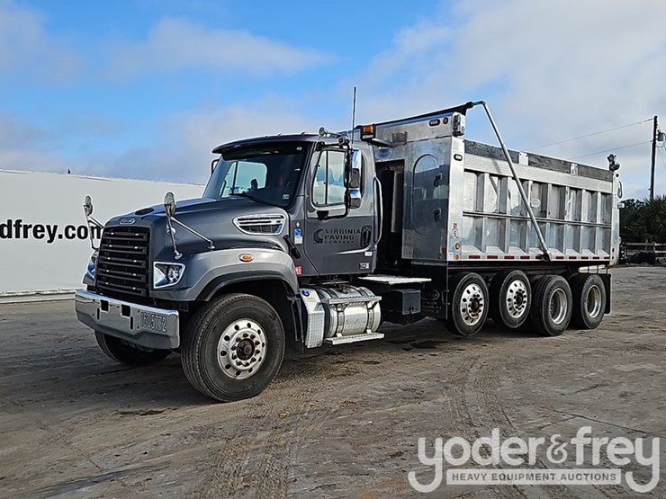 2016-freightliner-114sd-image-1