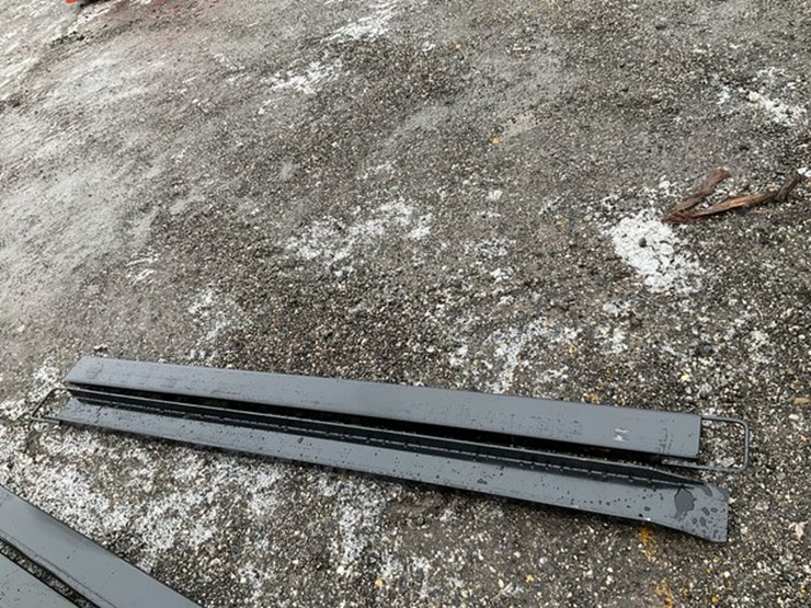 #1354-•-unused-kc-84"-light-duty-fork-extensions-image-1