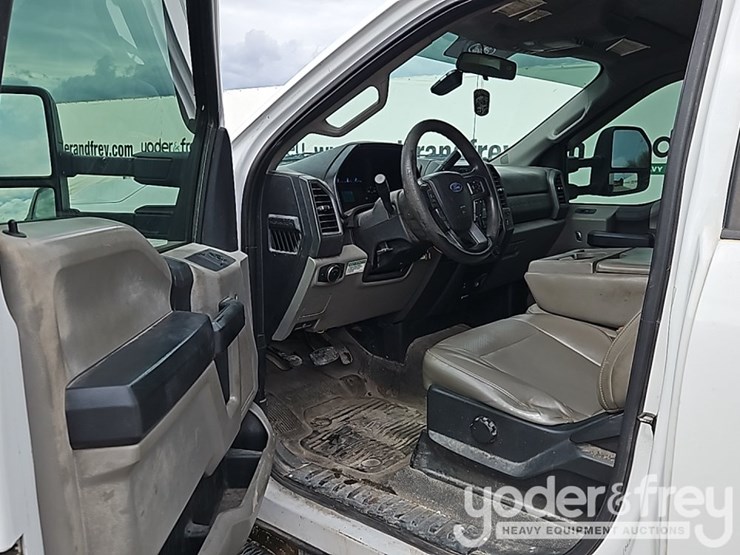 2017-ford-f550-image-18