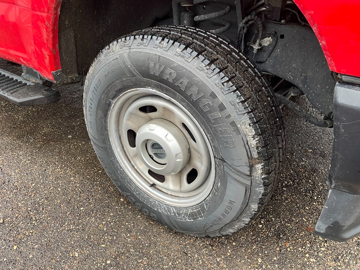 2021-ford-f350-xl-image-14