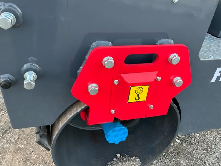 #1253-•-unused-future-ft1000-ride-on-road-roller-image-17