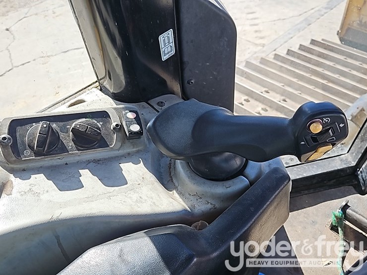 2018-caterpillar-d6n-image-29