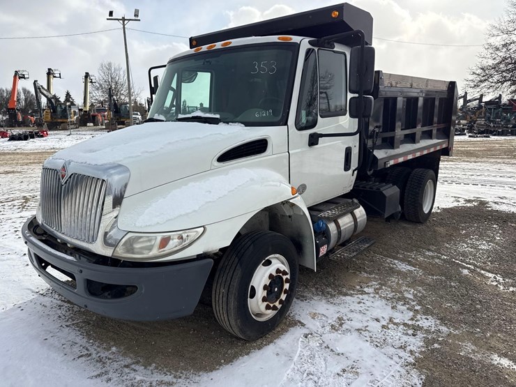 2018-international-durastar-4300-image-1