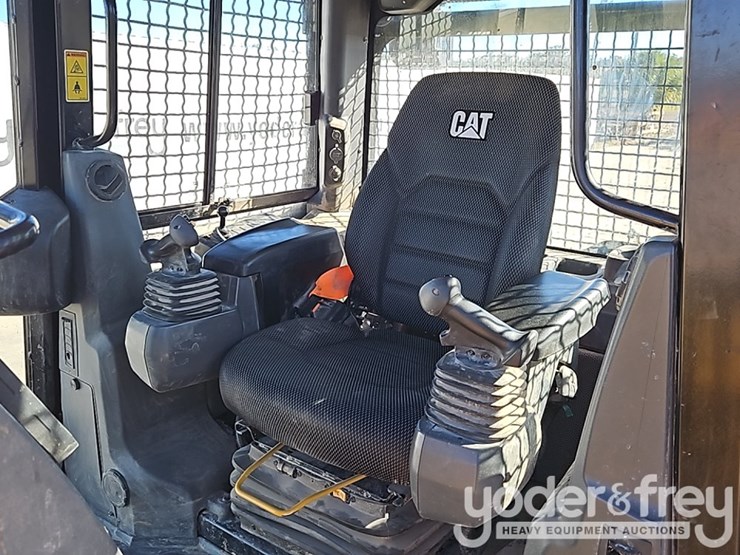 2023-caterpillar-d4-image-27