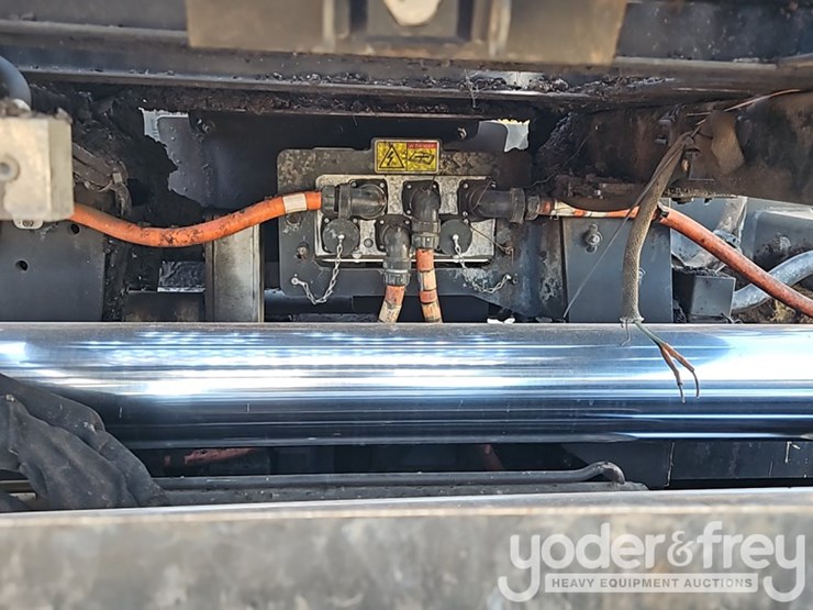 2017-caterpillar-ap-1000f-image-18