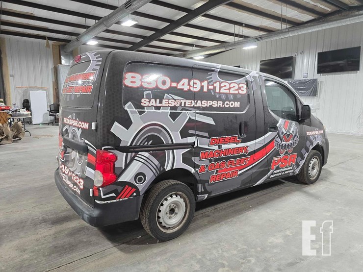 2014-nissan-nv200-image-3