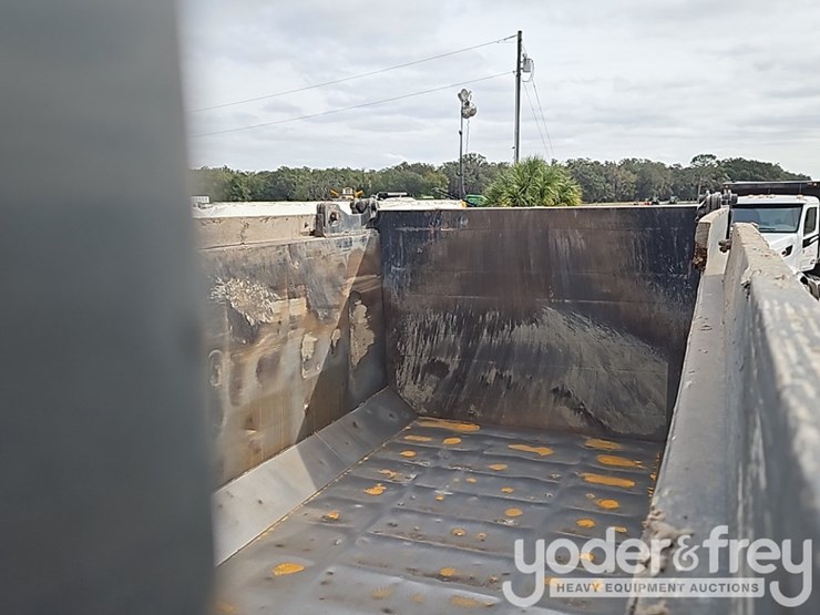 2021-peterbilt-567-image-26