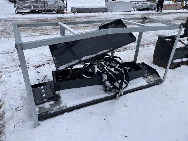 new-universal-attach-84"-dozer-blade-image-2