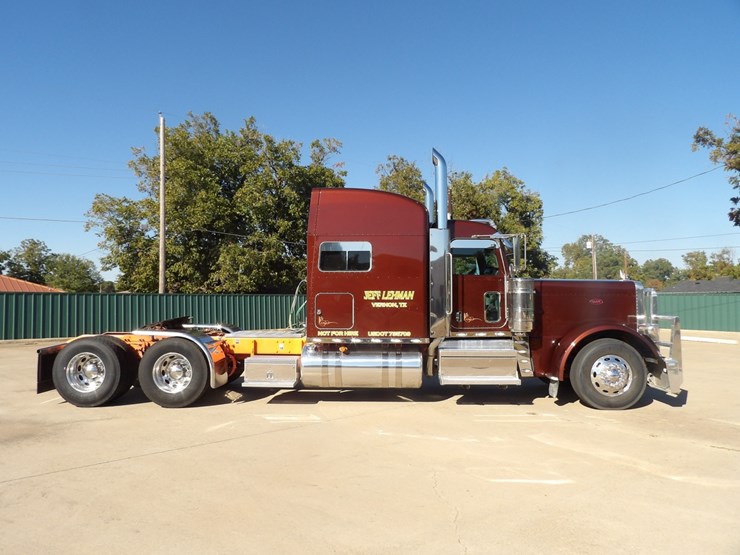 2022-peterbilt-389-image-2