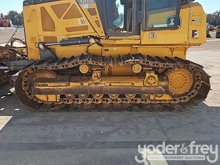 2017-deere-700k-lgp-image-19