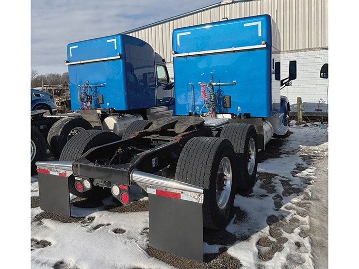 2020-peterbilt-579-image-4