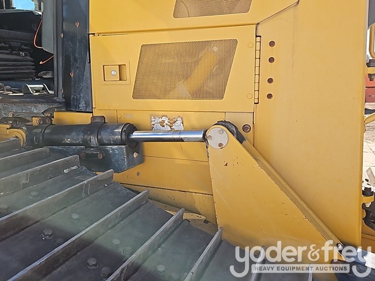 2018-caterpillar-d6n-image-14