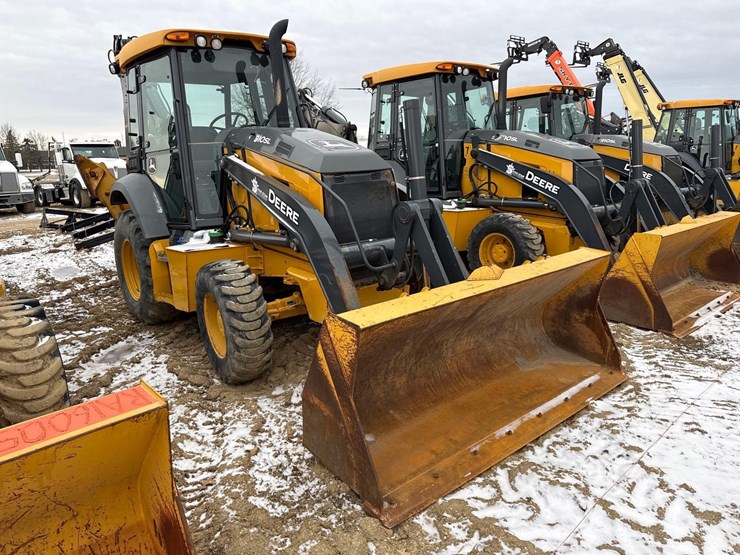 2022-john-deere-310-image-2