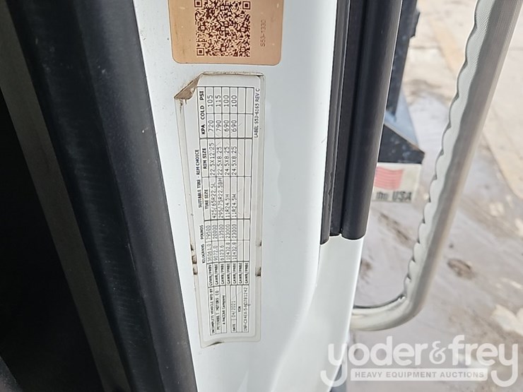 2021-peterbilt-567-image-40