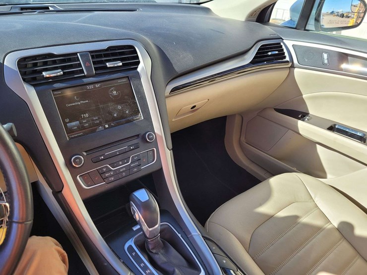 2016-ford-fusion-se-luxury-energi-sedan-4d-image-10