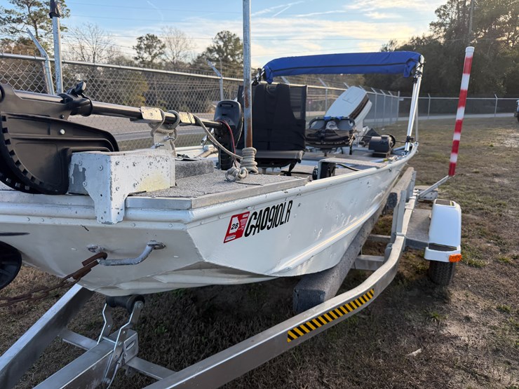 #27-•-#5193-•-12’-welded-aluminum-boat-with-johnson-50vro-motor-and-minn-kota-trolling-motor-on-trailer-image-3