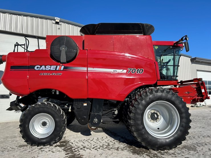 2007-case-ih-7010-image-2