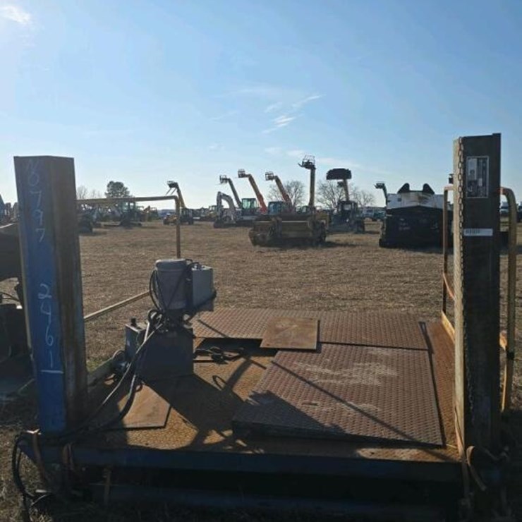 HYDRAULIC TRUCK RAMP