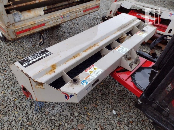 ventrac-3400l-lawn-mower-w/broom-image-18