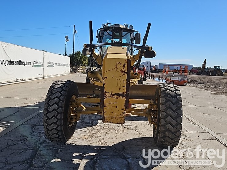 2013-caterpillar-140m2-image-14