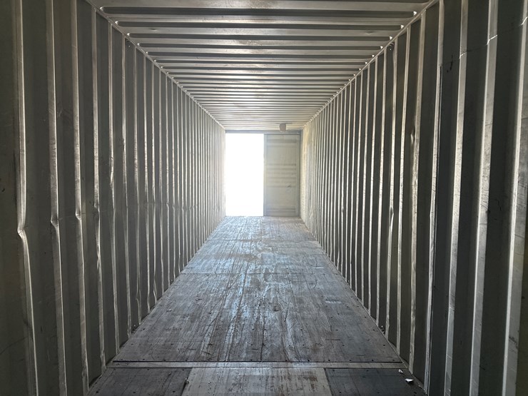 #5002-•-40'-shipping-container-image-10