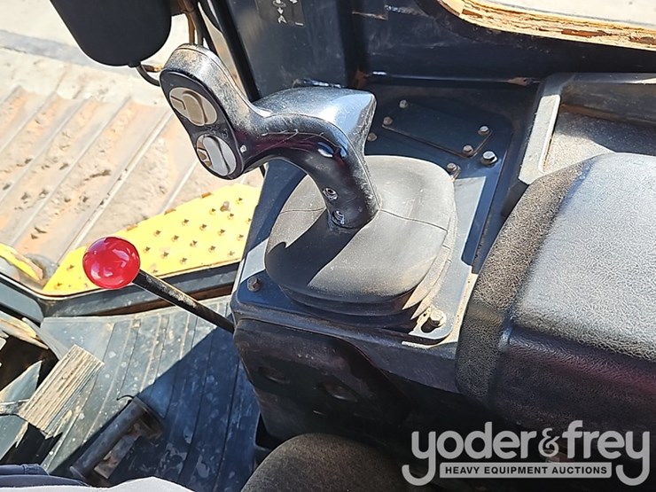 2018-deere-700k-lgp-image-32