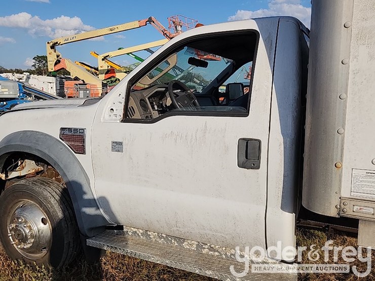 ford-f550-xl-image-16