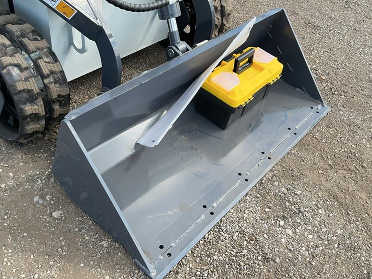 #1006-•-unused-2025-bttl-st25m-6-mini-skid-loader-image-23