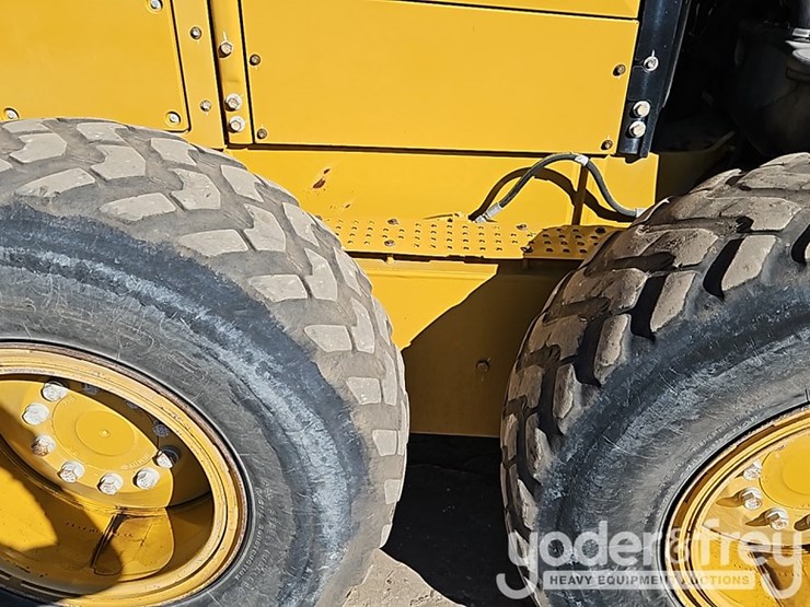 2019-caterpillar-12m3-image-9