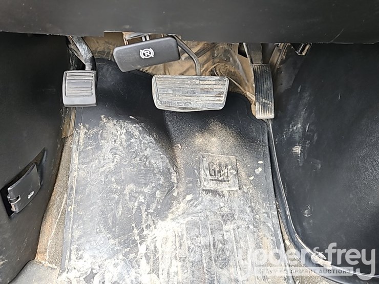 2019-chevrolet-3500-image-35