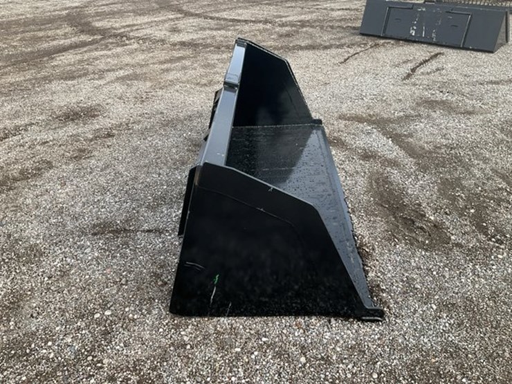 #1373-•-unused-kc-84"in.-skid-steer-snow/litter-bucket-image-1