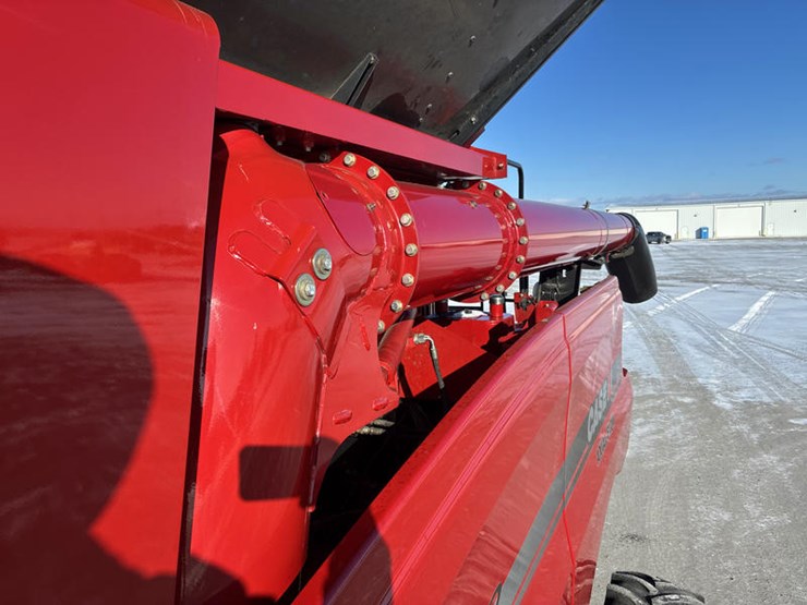 2010-case-ih-6088-image-92