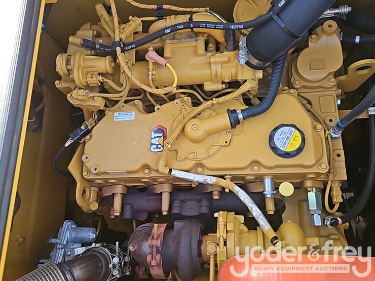 2021-caterpillar-325-image-33