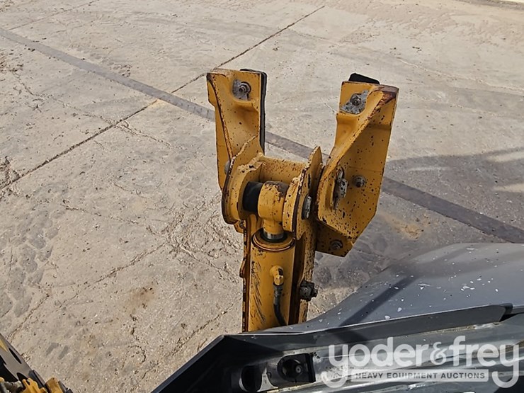 2017-deere-310sl-image-46