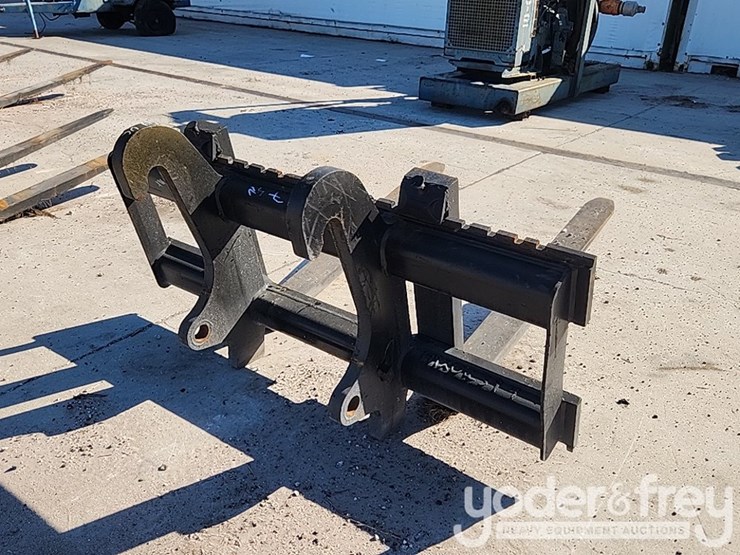 48"-forks-to-suit-cat-420-backhoe-image-3