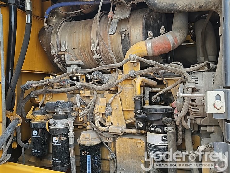 2015-deere-524k-image-22