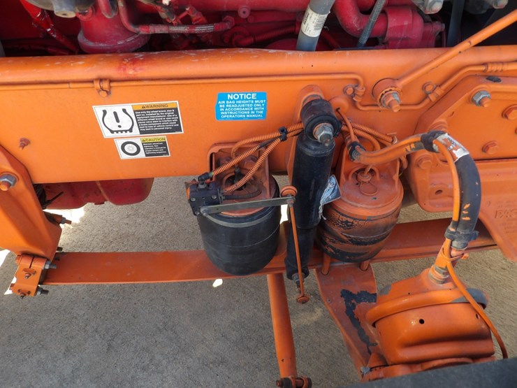 2022-peterbilt-389-image-27