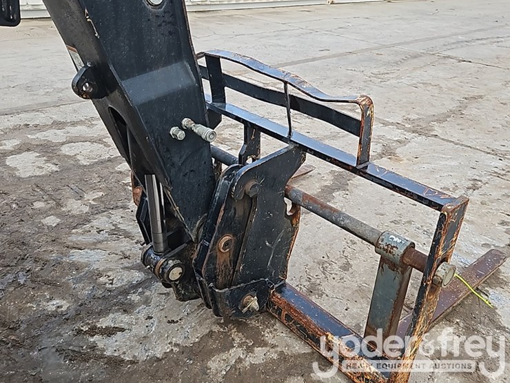 2017-caterpillar-tl642d-image-12